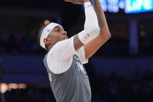 差不少呀！半场三分球对比：森林狼28中12 雷霆仅16中5